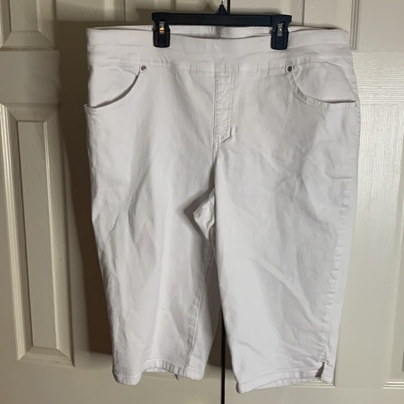 TERRA & Sky white capris - Picture 3 of 5